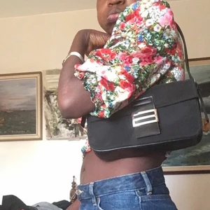 Söt midium banquet väska - I mycket bra skick och matcherar till allt ,finns fler bilder 