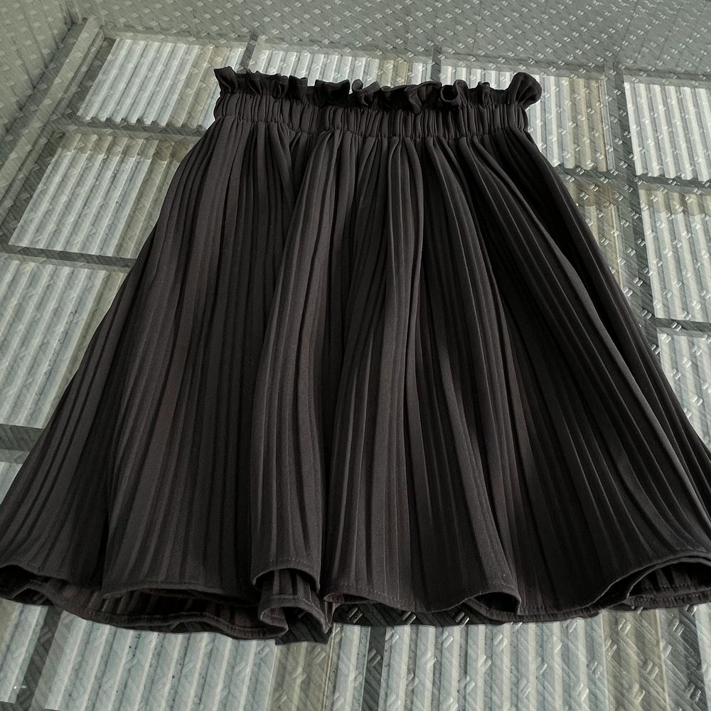 Svart kjol - Gina Tricot | Plick Second Hand