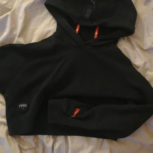 Puma croptopp S - Aldrig använt den och är precis som ny! Köpte den för 209 kr! 