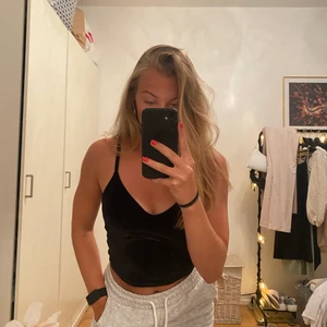 Fest topp - Festligt linne i sammetstyg, aldrig använd!🥰 endast intressekoll!