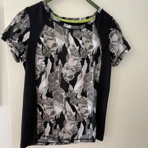 Träningströja  - Storlek M pris 75kr