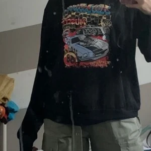 tvär fet sweatshirt - hur fet??? as snygg verkligen men använder inte längre, finns några noppror men inte så mycket. så rätt så bra skick skulle jag vilja påstå.