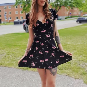 Blommig klänning  - Klänning storlek 36.🌼🌸🌼🌸