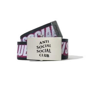 Anti social social club bälte som är helt oanvänt i original förpackning. Köparen står för frakt, skriv vid intresse.