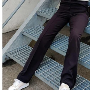 Kostymbyxor designbysi  - Kostymbyxor från designbysi, köpa på tise, passade tyvärr inte. Passar xxs-xs, köparen står för frakt 🤍