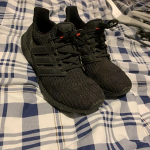 Adidas ultra boost  - Adidas ultra boost använd 1 sommar storlek 42 fräscha 