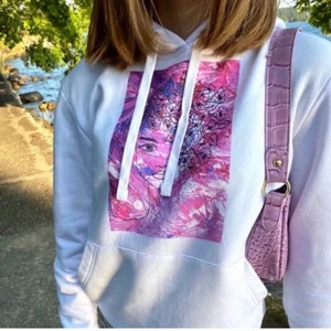 The cool elephant hoddie - En the cool elephant hoddie, använd få tals gånger pågrund av inte min stil längre. Storleken är s men passar både xs- m. Nypris är 599 och säljer den för 300kr