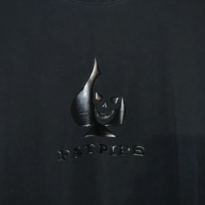 Black clover skull t-shirt - Brand new vinyl skull poker clover tshirt. Size S but fits more like a Medium