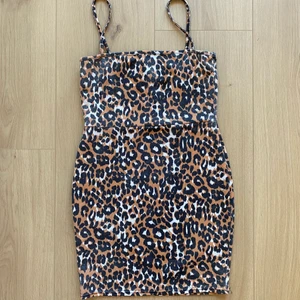 Cool klänning/topp - Säljer detta coola linne /klänning. Tyvärr för kort för mig som klänning så har använt som topp men funkar bra som klänning om man är <165 skulle jag tro! Köparen står för frakt 