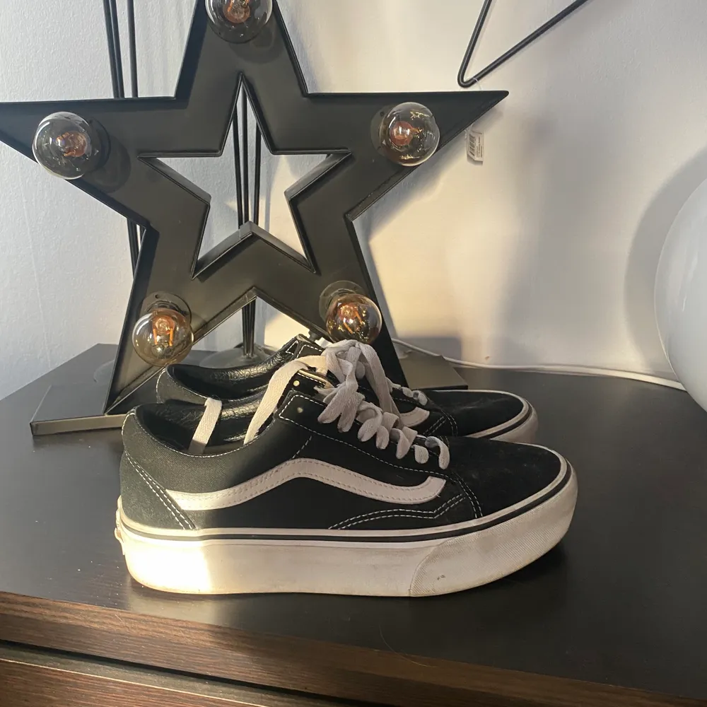Vans skor i platå modellen. Knappt använda!. Kengät.