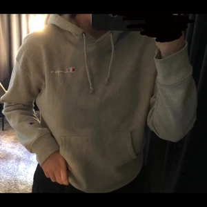 Champion  - Grå champion hoodie från usa.  Storlek L 