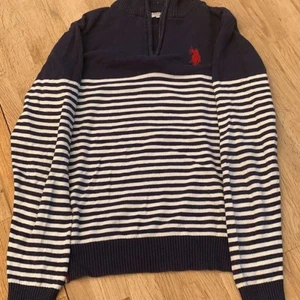 Långärmad Polo Club Association tröja - Långärmad Polo Club Association tröja med dragkedja, knappt använd och i bra skick.