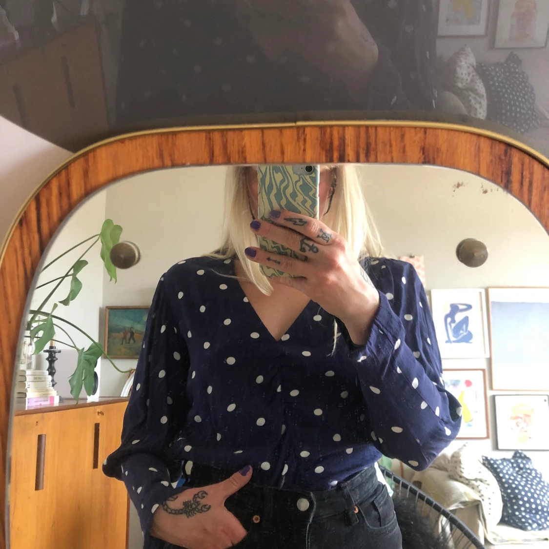 Mörkblå prickig blus puffärm 38