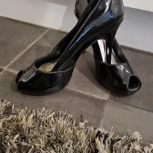 Klack skor - Klack skor u storlek 9(39) ....andvänd skick