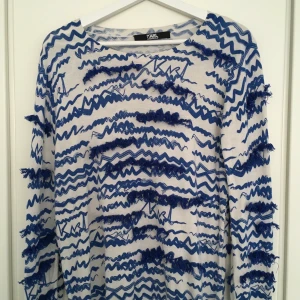 Tröja - Limited edition tröja i viskos och bomull. Stl XL- passar en M.  Nypris: 2500 SEK