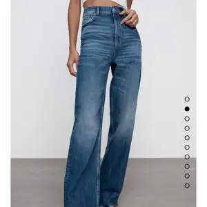 Coola 90s wide leg jeans från Zara i full length endast använda 1 gång i stl 38😍