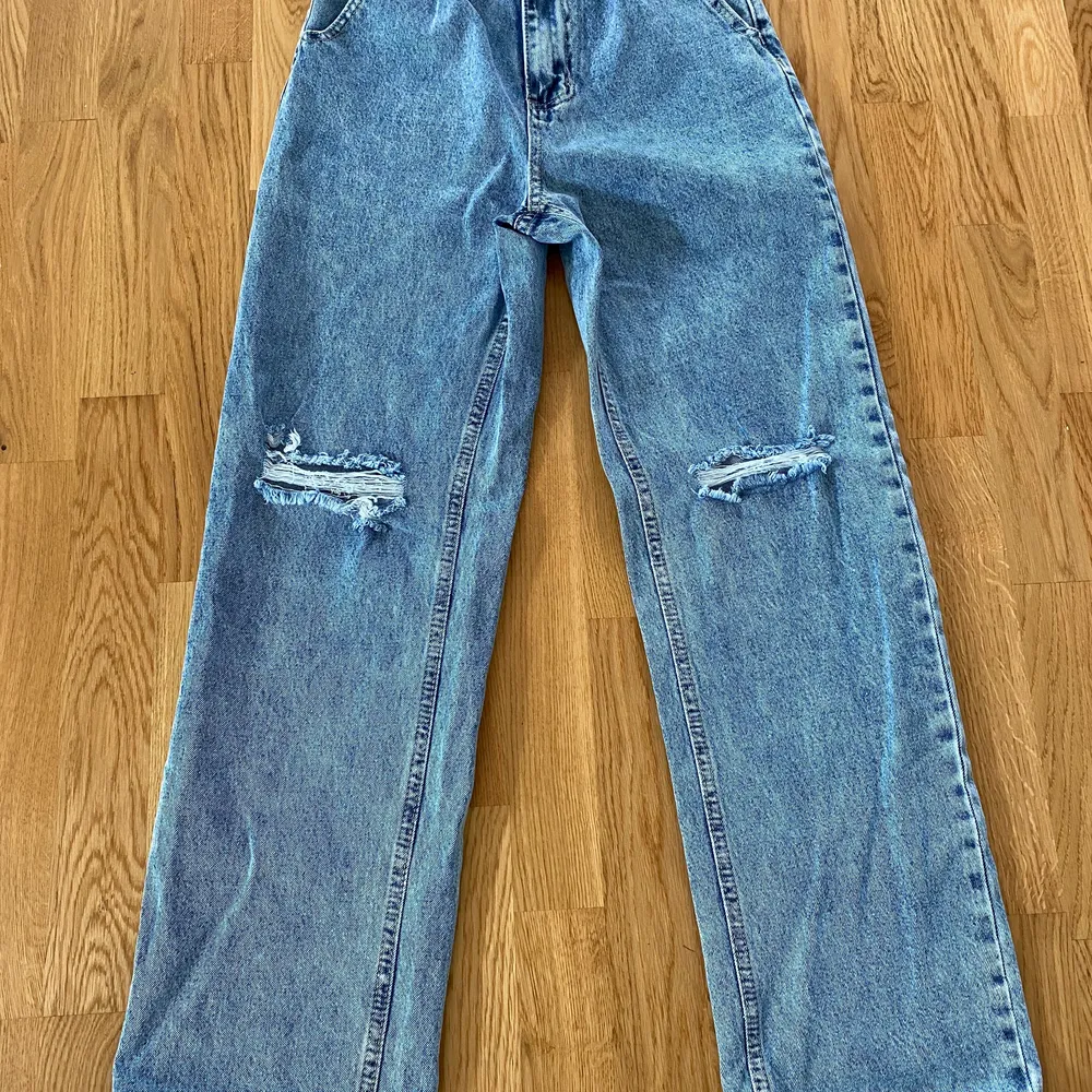 Helt oanvända och nya jeans pga felköp av storlek. I helt nyskick.. Jeans & Byxor.