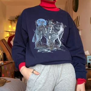 Tjocktröja med varg tryck - Jätte skön tjocktröja 