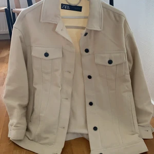 Zara jacka - Kommer ej till användning! 