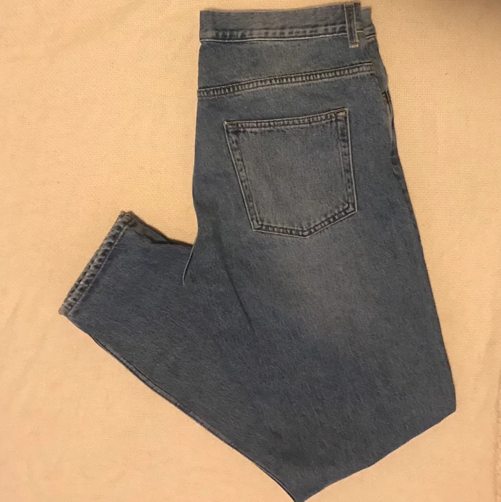 Blå jeans från weekday, pris går att diskutera. Jeans & Byxor.