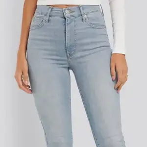 Jättefina Levi’s jeans i bra skick. Säljer för 199kr💛