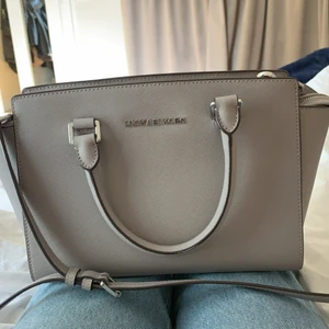 Michael kors väska - En fin väska från Michael Kors i princip ny