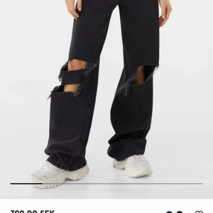 90-tals Jeans  - Jättesnygga 90-tals Jeans från Bershka som tyvärr är förstora för mig, använt en gång 
