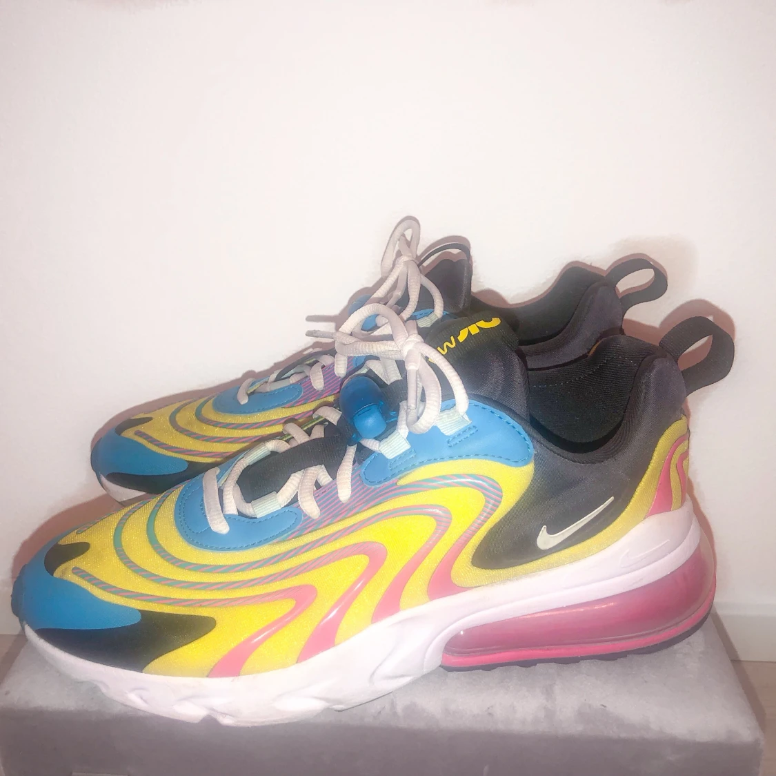 Nike Air Max 270 React ENG 