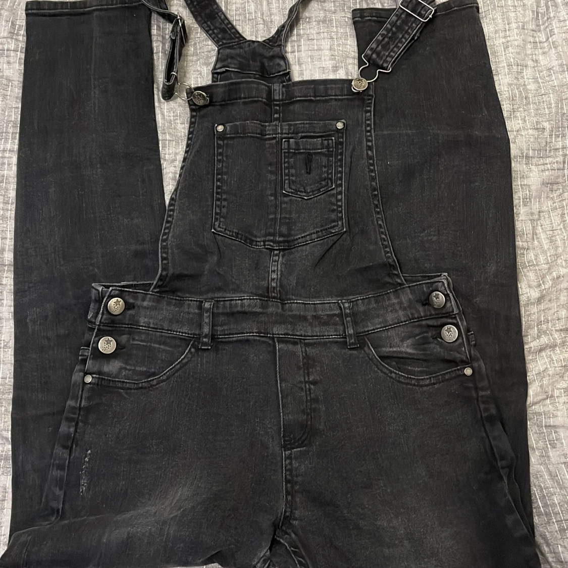 Svart overall i storlek 164