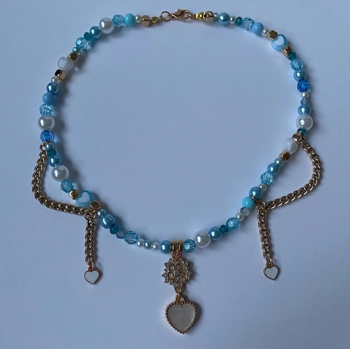 Handgjort pärlhalsband 