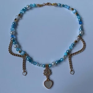 Handgjort pärlhalsband  - GRATIS FRAKT💙 @bladhsmycken på instagram 