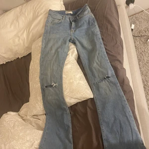 Gina jeans  - Egen gjorda hål fint skick skriv för frågor nypris 499kr