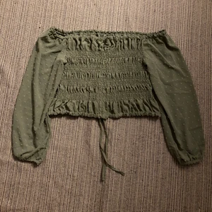 Kort blus - Kort blus från shein i stl 3XL. Går att justera längden med snören. 