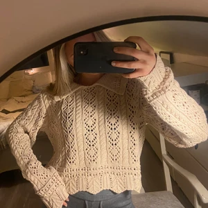 stickad tröja - så fin stickad tröja! jätte fint skick! stl M men passae även xs-s!