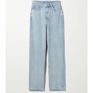 Weekday jeans rowe  - Mina favorit byxor från weekday som jag tyvärr inte använder längre! Men sitter skitsnyggt på!