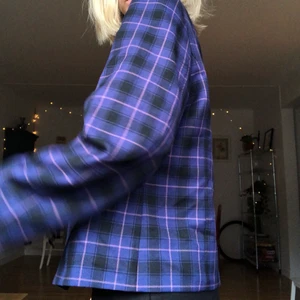 Rutig jacka vintage - Denna e så satans cool men kommer inte till användning för mig tyvärr! Ganska tunn så passar perf som en vårjacka! Passar XS-M! 