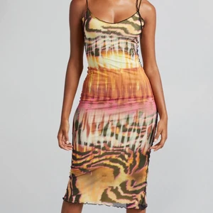 Klänning bershka - Superfin tajt klänning från Bershka, helt oanvänd.🥰