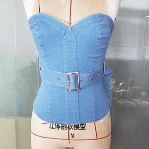 Blå jeanstopp från m-kae - som ny - Säljer min fina topp som tyvärr inte kommit till stor användning här hemma. Den är som ny & super fin till sommaren! Materialet är i ett ”snällare” jeans material (lånat bilder från m-kae instagram)