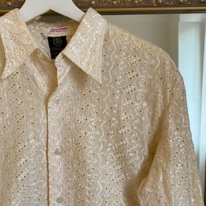 Skjorta festlig - Festlig skjorta i vintage stuk. Storlek M. 75kr