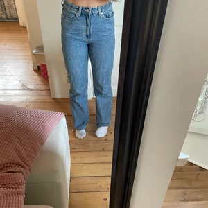 Weekday jeans  - Säljer dessa fina jeans från weekday för att jag inte använder dom längre och gillar inte dom.💜💜