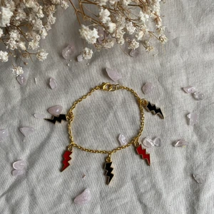 Armband  - Armband med blixtrar 25kr plus frakten 14kr 💗💗💗💗💗💗
