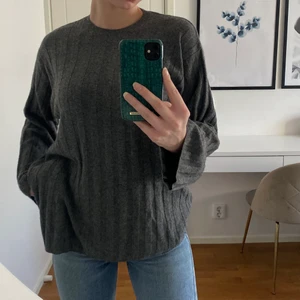 Tröja från Zara - Jättefin stickad tröja från Zara, köpt i höstas. Säljer pga ingen användning. 