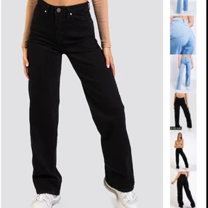 Visa jeans, high waist - Säljer ett par helt nya oanvända byxor från madlady, köpta för 549kr och säljer för 199kr plus frakt.