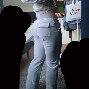 Juicy couture/ byta - Dress från juicy i modellen Luxe Velour Robertson(de mjuka materialet). Skulle vilja byta mot ett set i en annan färg, vilken som men helst i storlek S. Skriv för mer bilder eller frågor :) OBS priset är per del, inte hela setet. Kan gå ner vid snabb affär 