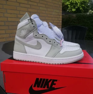 Jordan 1 - Jordan 1 seaform i have size 42, 38, 39