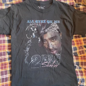 2 pac T-shirt strl S - Nästan aldrig använd