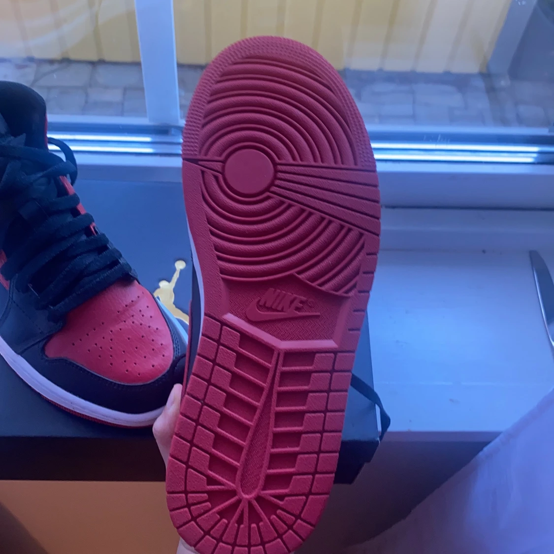 Jordan 1 Mid Banned strl 41 - 91