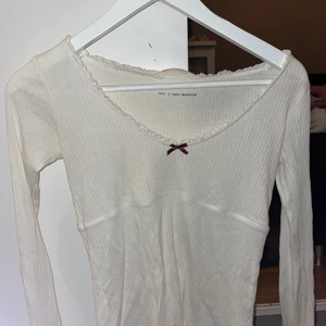 Odd Molly tröja  - Långärmad vit Odd Molly tröja. Inga fläckar. Bra skick. Storlek 0 (xs) 