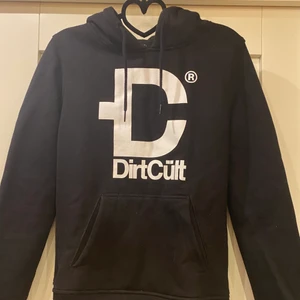 Dirtcult Hoodie  - Oanvänd svart dirtcult hoodie i strl M