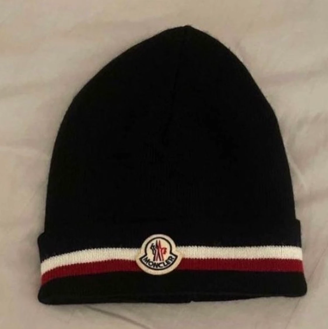 Monlcer mössa svart